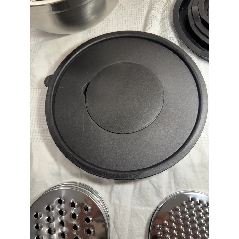 Stainless Steel Mixing Bowls with Lids and 3 Different Shredders